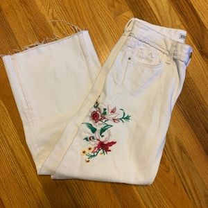 Zara white jeans with flower design